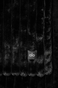 Blanket Alo Yoga Faux Fur Damskie Czarne | 82476-DCWS