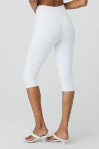Legginsy Alo Yoga Airbrush V-Cut Define Capri Damskie Białe | 46382-SBZJ