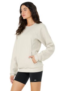 Long Sleeve Alo Yoga Triumph Crew Neck Sweatshirt Damskie Beżowe | 58627-OIMJ